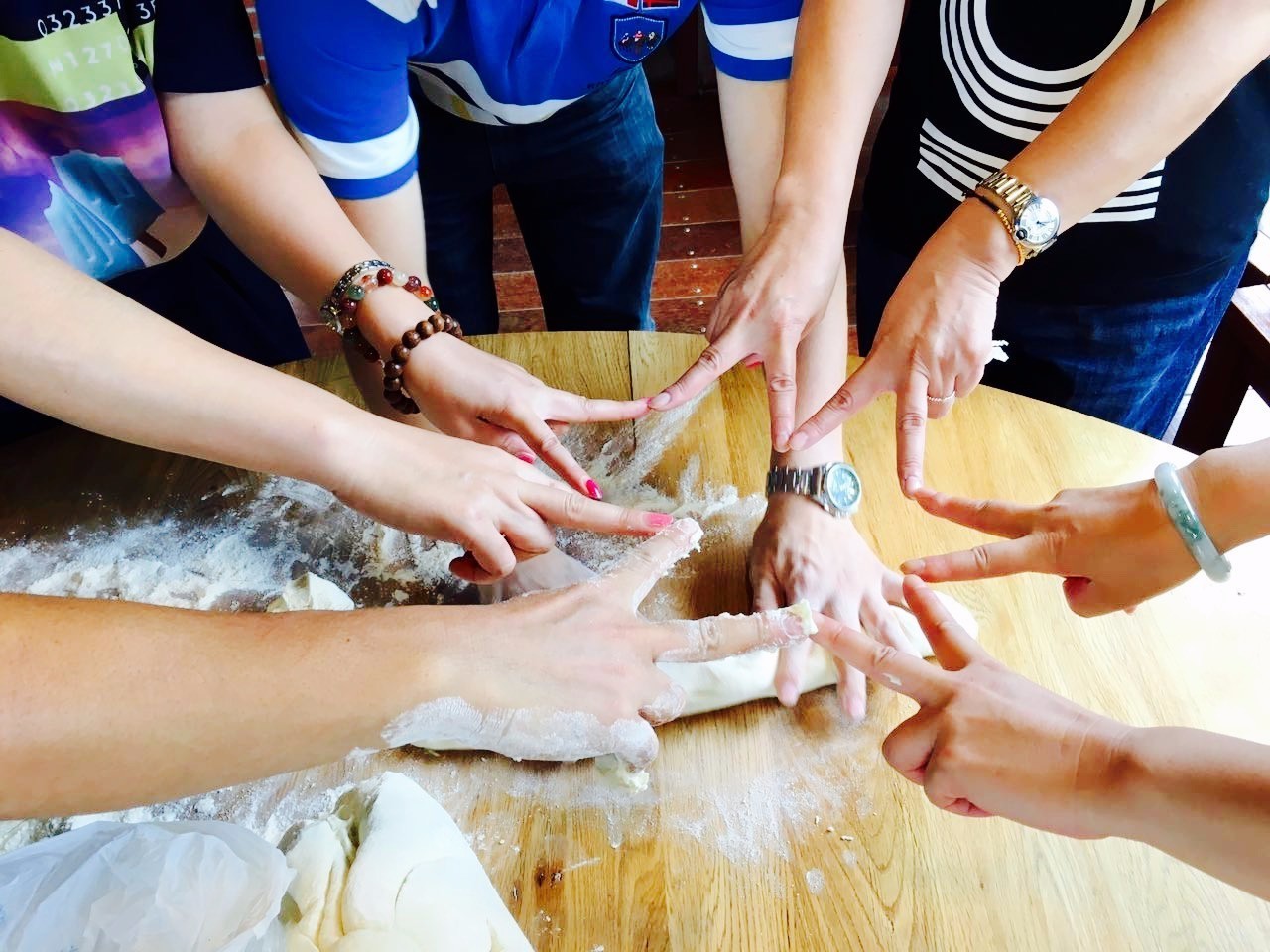 漫山蓝莓田、黑松林之间，这100户人家的乌托邦，邀你来做“后天亲人”