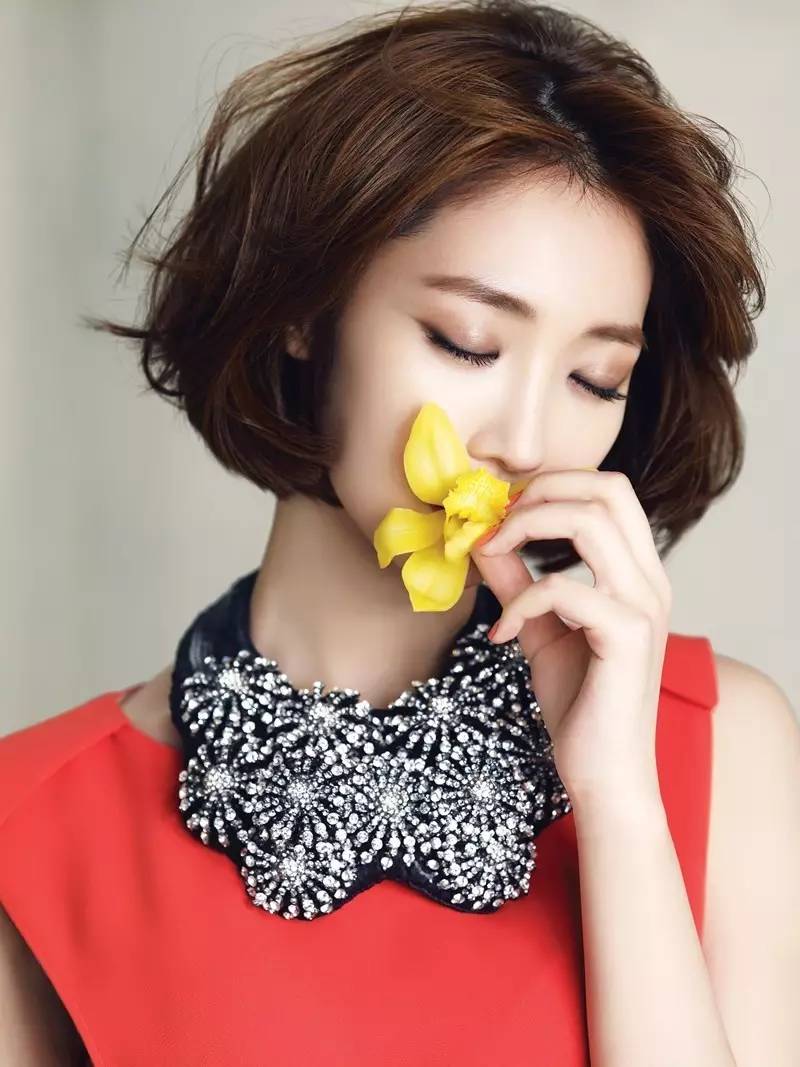 宋佳和杨幂穿衣搭配,杨幂宋佳靠一个发型变少女