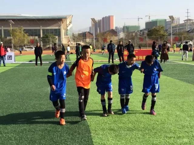 精彩的青少年足球比赛视频,厉害了参赛队伍高分拿下一等奖