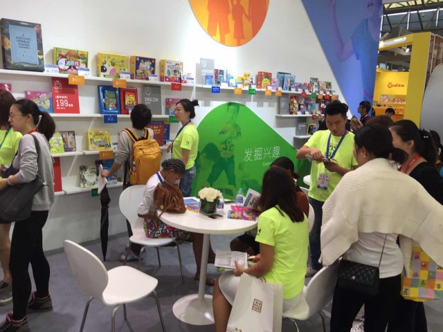 参观上海展会愿你会收获满满,上海玩博会惊喜娃娃