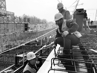 冲出办公楼,办公室进入大厅有个台阶怎么处理