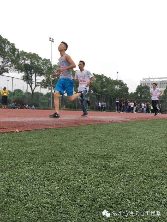 为运动健儿们助力喝彩,致运动健儿们青春的号角已经吹响