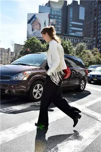 粗跟英伦风复古短靴怎么搭配,搭配短靴穿出时髦复古风格