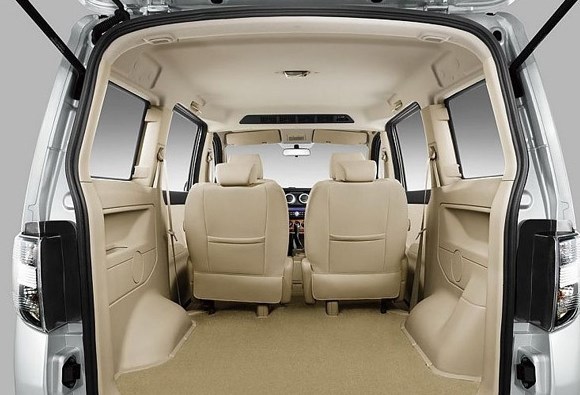 五菱宏光挑战丰田霸道4.0,五菱宏光挑战一切