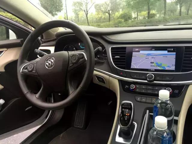 夜晚试驾全新别克君越24款28t,2018款别克君越30h精英版评测