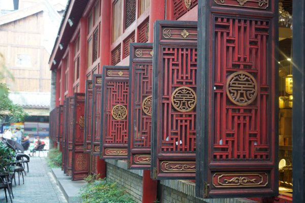 武汉依然繁华,武汉三个烟火气和浪漫的城市