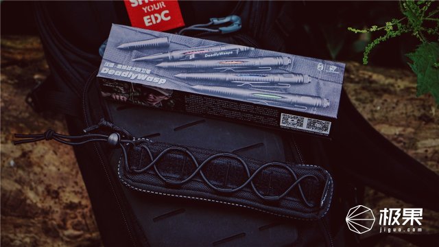 这盒子还没手掌大，里面的工具却比工具箱还全，野外保命全靠它