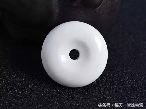 比鸡油黄好的蜜蜡,蜜蜡里面有棉絮值钱吗