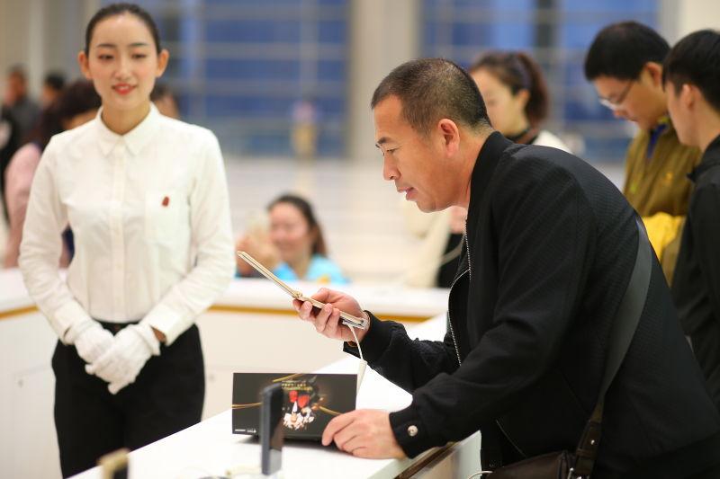 三星w2017翻盖手机是双卡全网通吗,三星翻盖手机w2019内存多大