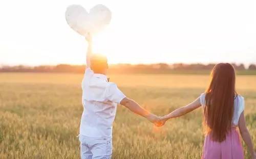 美甲店遇上爱情,美甲店遇见温暖的客人