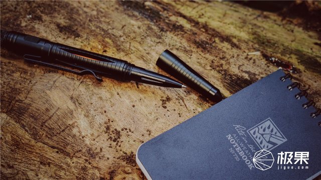 这盒子还没手掌大，里面的工具却比工具箱还全，野外保命全靠它