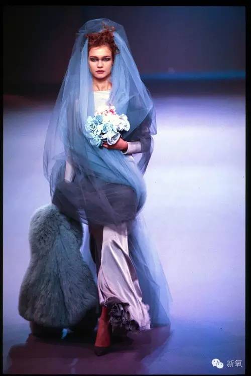 11岁卖水果，19岁嫁王室，29岁成LV太子妃……