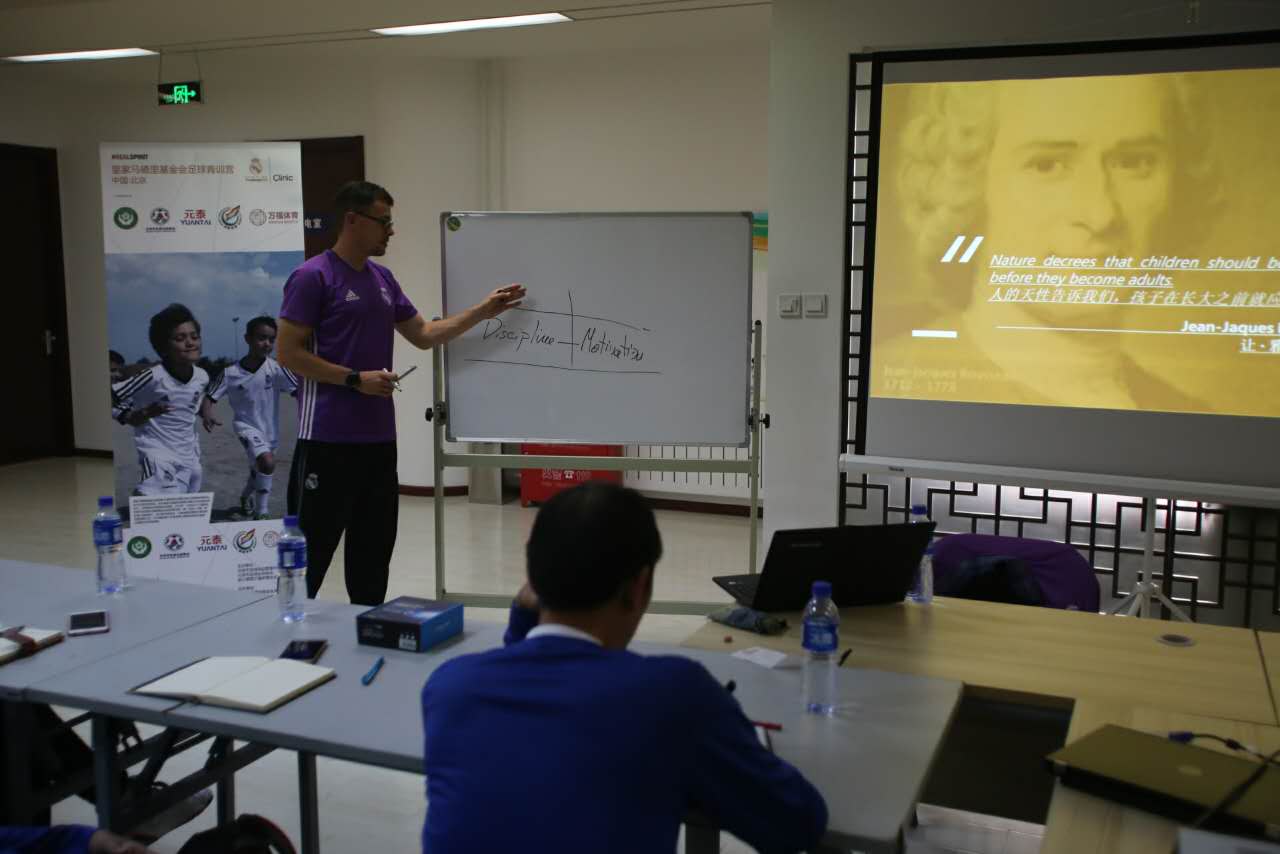 足球让孩子们不再孤独,足球带给孩子们的快乐