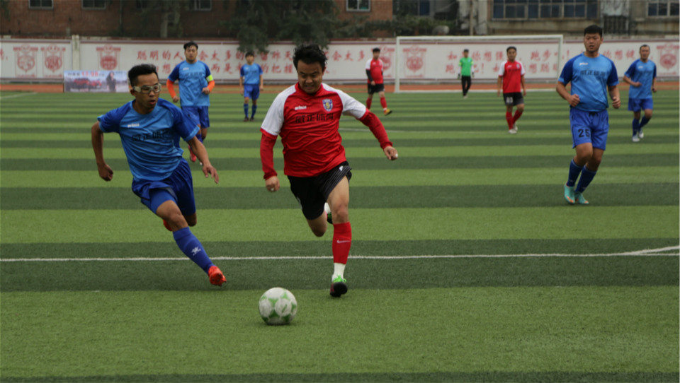 10人新乡主场1：4不敌洛阳，新乡虽败犹荣，拼尽全力永不放弃