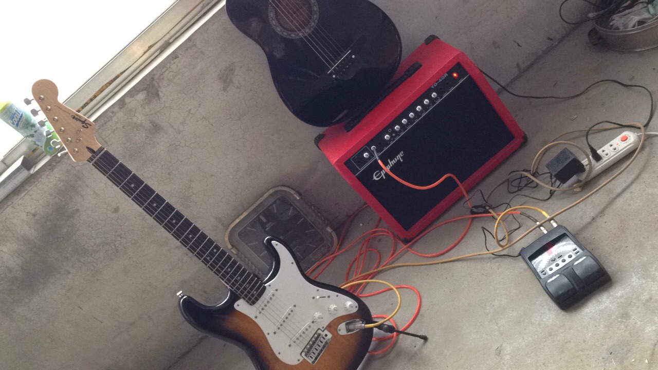 初学者电吉他效果器是必备的吗,哪里都是你电吉他用了什么效果器