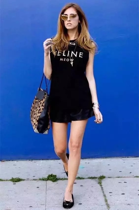 杨幂穿假货,杨幂马思纯机场同款