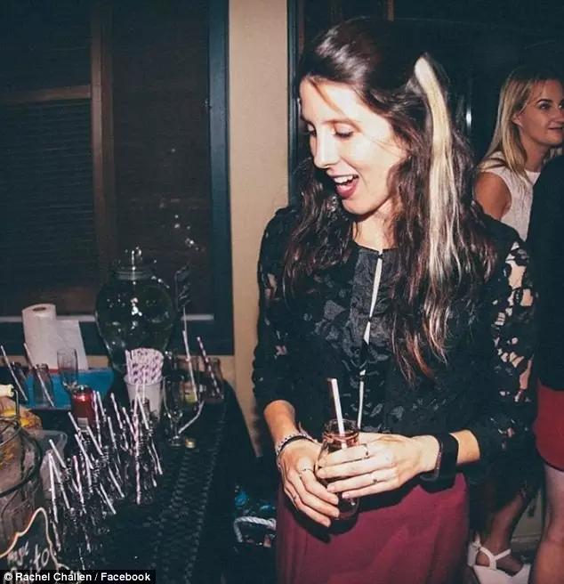 屎能治病？悉尼美女靠爸爸的便便治好顽固便秘！小编三观刷新了