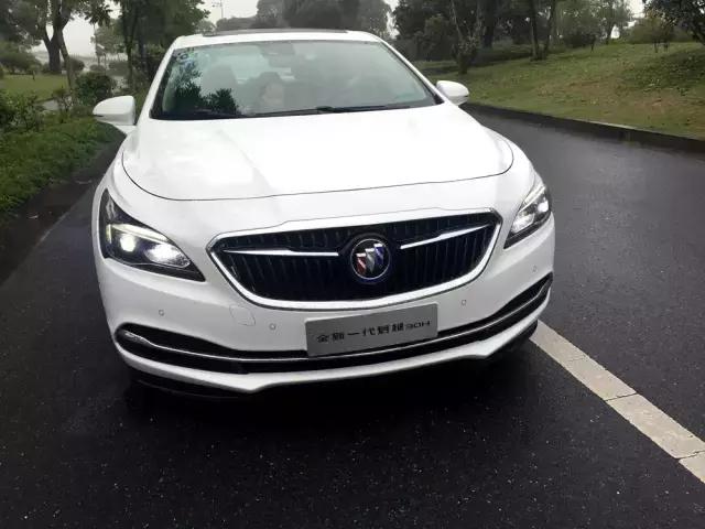 夜晚试驾全新别克君越24款28t,2018款别克君越30h精英版评测