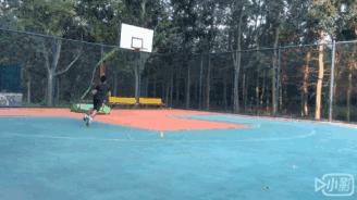 篮球过人招式贴防,在家练背后假转身运球过人