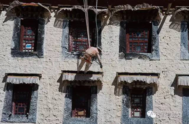 布达拉宫粉墙时间,布达拉宫一年一度的刷墙日