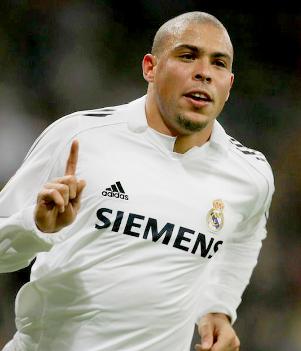 身材不完美但是很匀称,身材不好却踢球厉害的球员