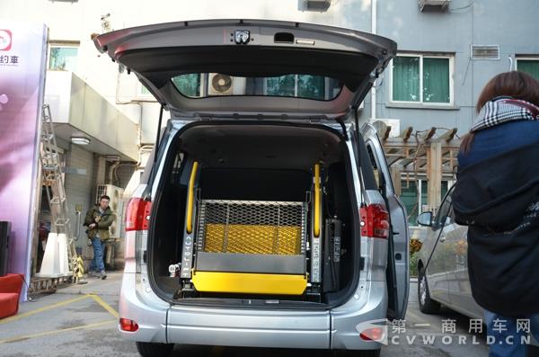 无障碍出行不再是问题！上汽大通联合首汽推出网约多功能车