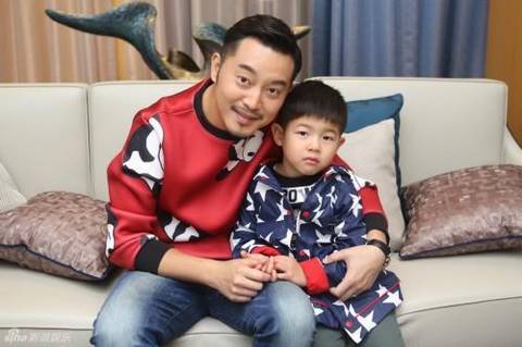 甜馨一家三口的最新视频,安吉和甜馨