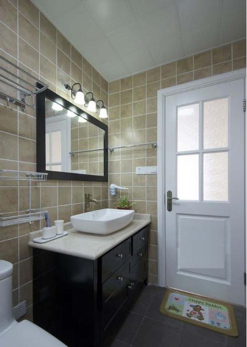 卫生间用铝合金门好还是木门好？看了很多遍，句句在理！我家就有