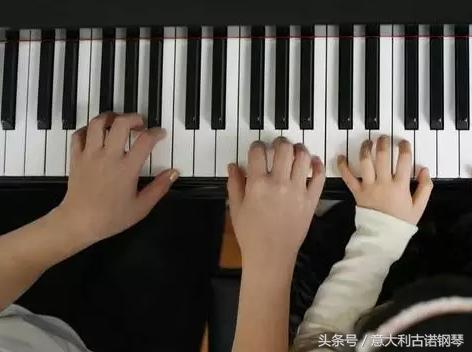 给孩子选择什么样的钢琴老师好,优秀钢琴教师特点