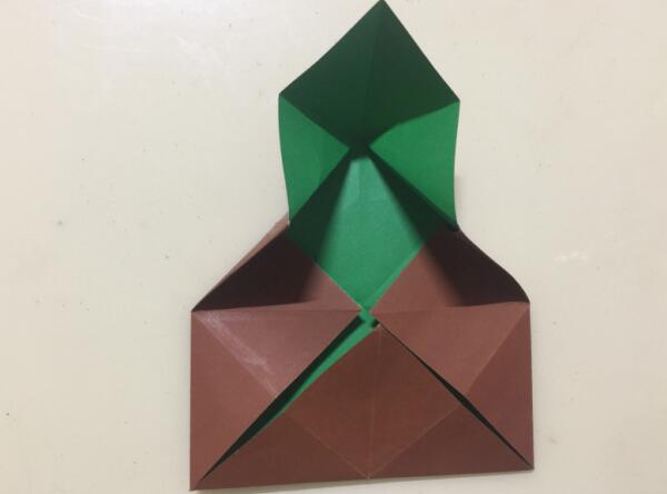 怎样折蝴蝶结放到爱心盒子上面,蝴蝶结盒子折纸教程