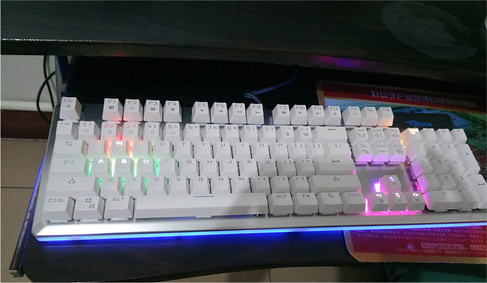 瀹滃崥鏈烘閿洏k727鐏晥,瀹滃崥k725涓冨僵鎮诞鑳屽厜娓告垙閿洏