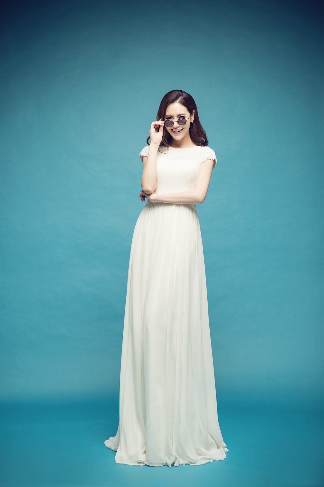 婚纱照姿势的摆法女士,拍婚纱照姿势是自己摆吗