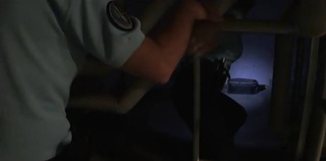 国外飞机上安检时丢失物品怎么办,坐飞机行李怎么放才不会被偷