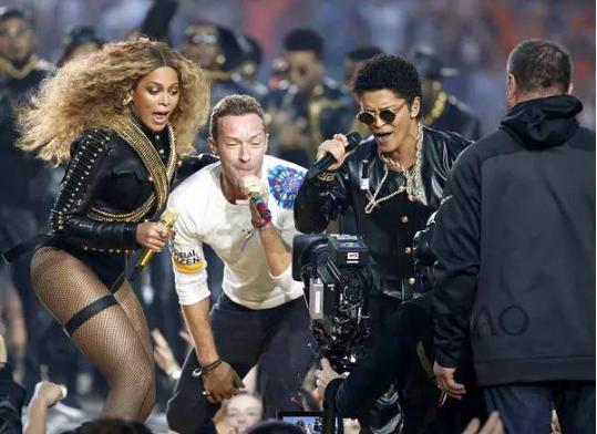 ladygaga碧昂丝雷哈娜,nfl超级碗中场秀ladygaga