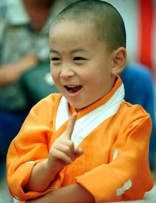 他被人们称为是李连杰接班人，自幼聪慧伶俐长大后成就功夫偶像