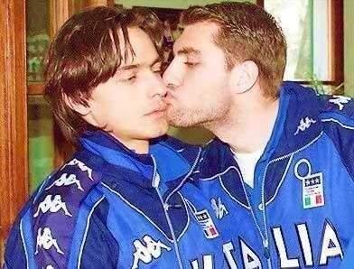 足球场上的三大经典之吻,足坛史上最强兄弟情