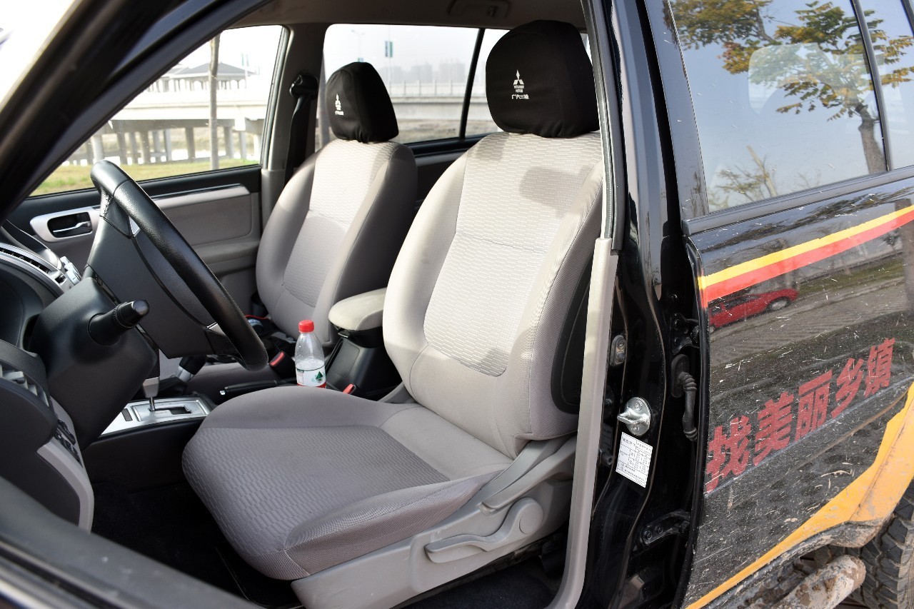 三菱帕杰罗劲畅at35特别版,沉浸式体验帕杰罗劲畅尊贵