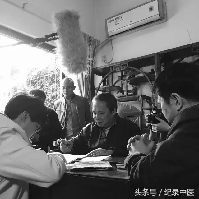 卢火神卢崇汉什么关系,火神派中医卢崇汉抖音号