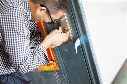 钥匙断在锁里有什么好办法,钥匙断在锁里边了怎么办开锁