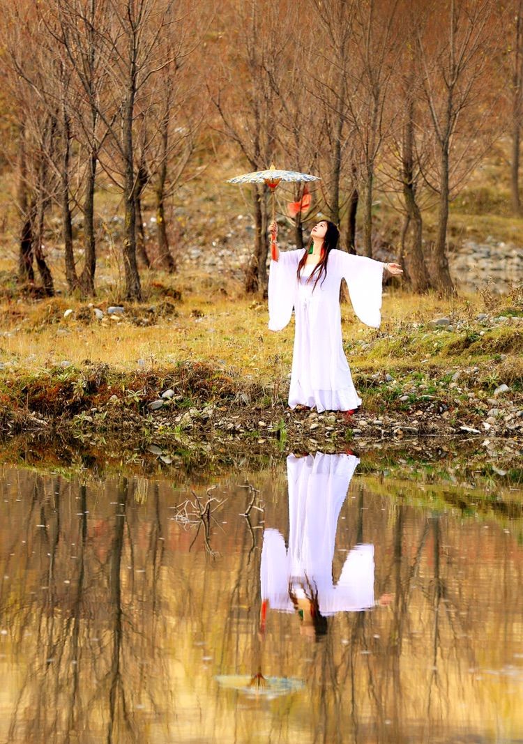 我在秋天等你是什么歌,我在秋天等你美到心碎散文