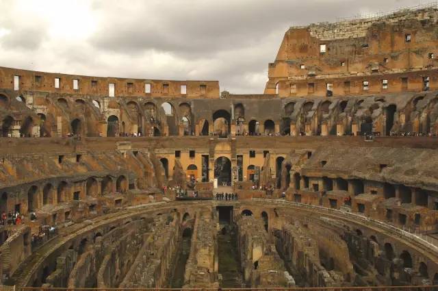 美艳洋模带您私家欧洲之旅!