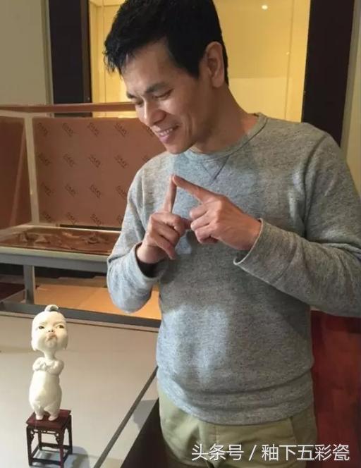 从警察转变成一个军人,成为表情包的创作者需要什么