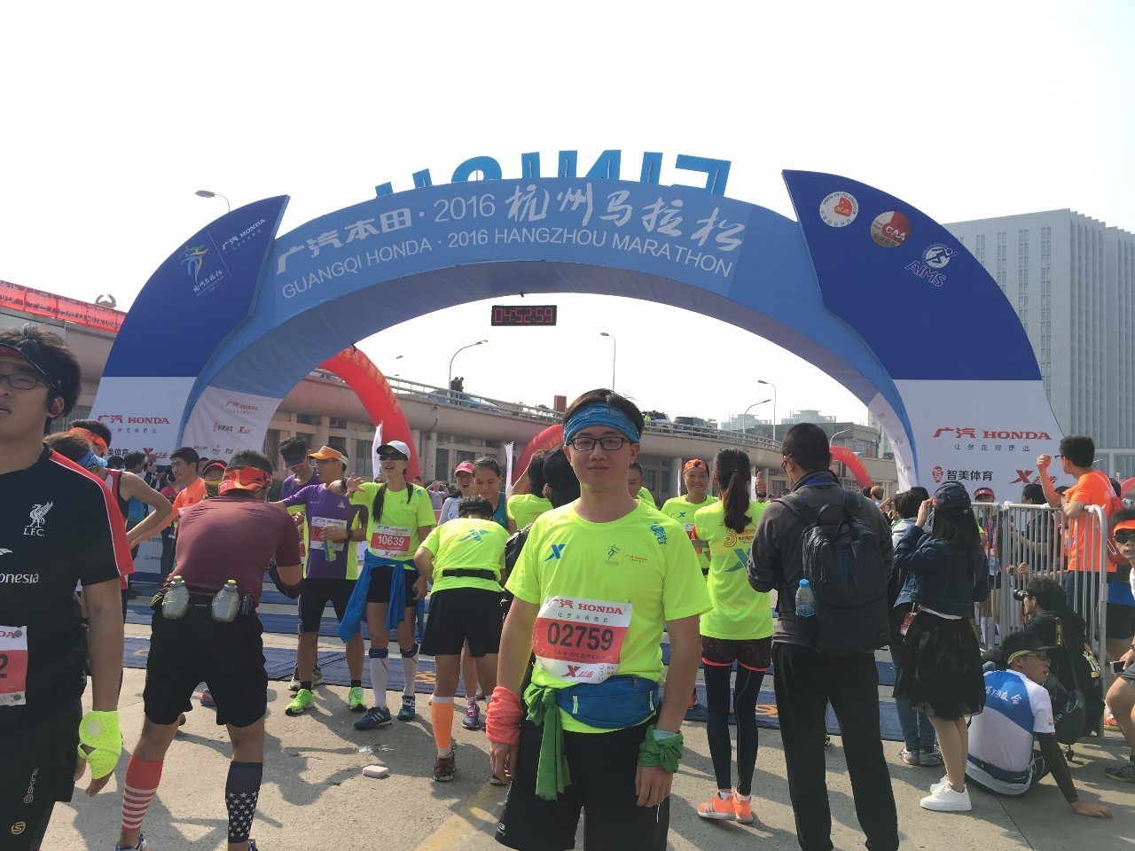 小微拼尽洪荒之力,全程记录杭马!杭州人30年前这样开跑