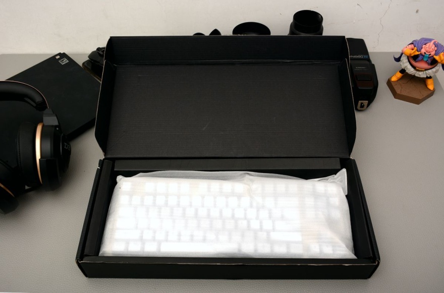 难得有个薄的机械键盘，颜值担当的达尔优EK815开箱