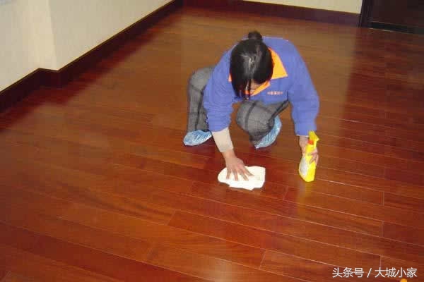 木地板被划了补救措施,地板划坏了怎么修复