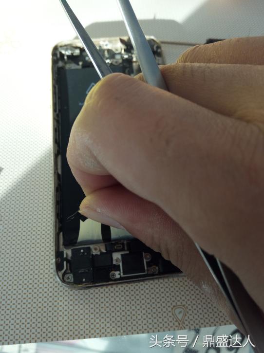 5s换壳教程视频,苹果5s拆机视频换屏幕