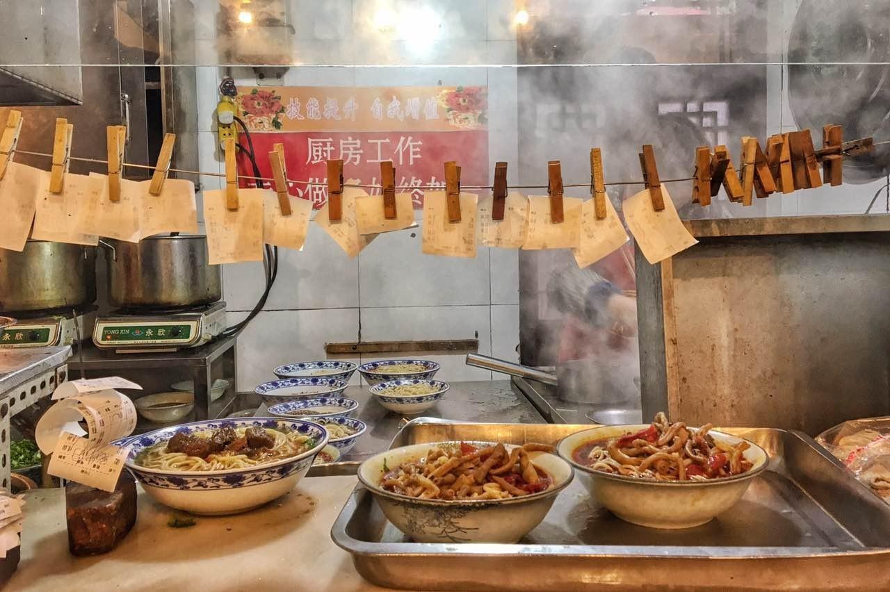 成都的一群面痴,拿出了他们珍藏的42碗好面,服不服吃了就知道