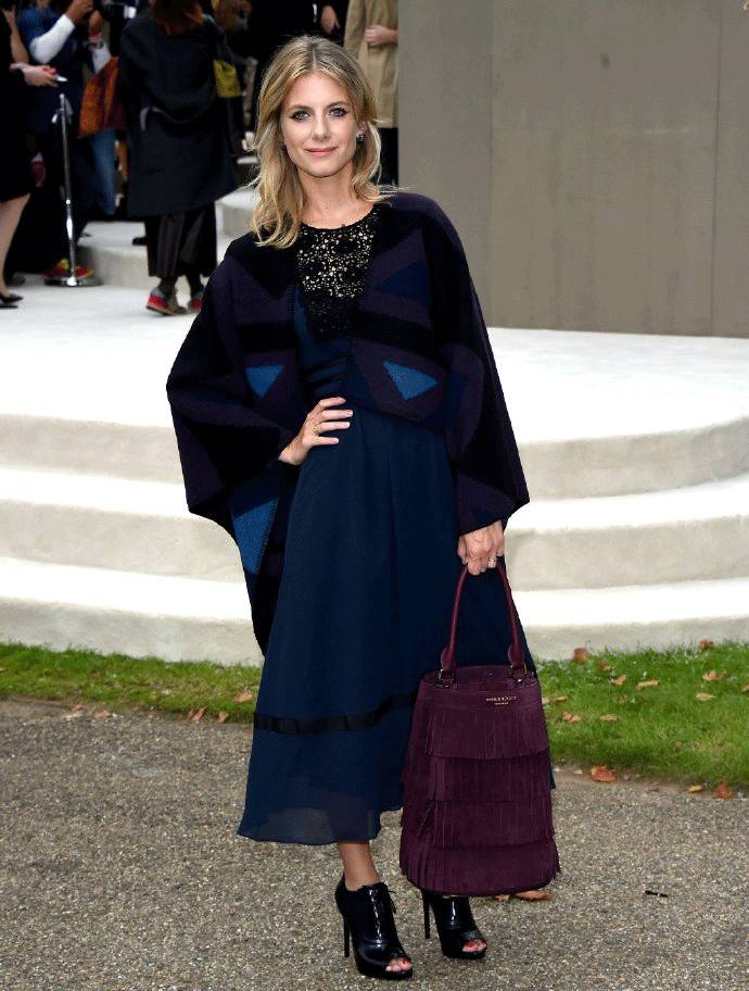 这条礼仪小姐的“迎宾带”，竟然被日日、袁姗姗……抢披上身！