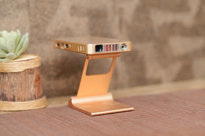 随身携带巨屏观影，神画小媚轻体验