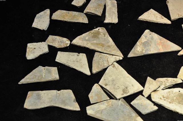 这么简单，石鞋涂朱砂是防止邪从脚底侵入，能过滤空气